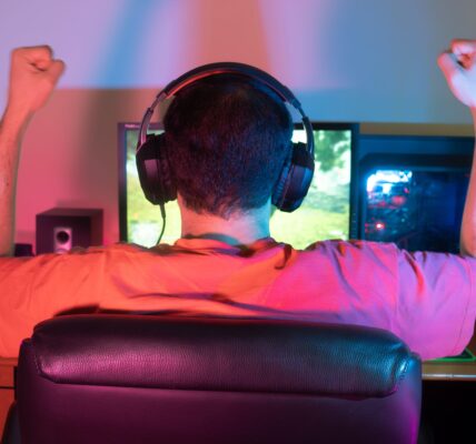 Contributor: noah Emad / Alamy Stock Photo A man celebrating while playing Schedule 1 on his PC