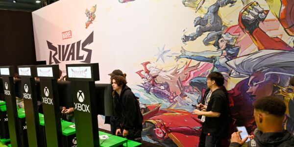 people playing Marvel Rivals in a convention